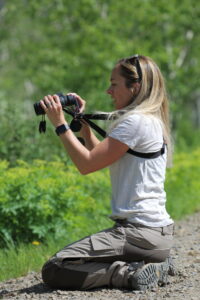 Digibinning a Dusky Flycatcher.  Photo by Peter Burke.